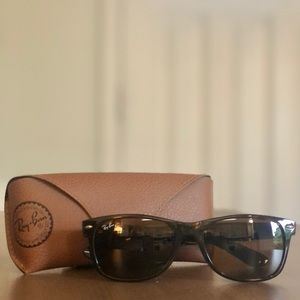 Ray-Ban Wayfarer Sunglasses (worn once!) + case